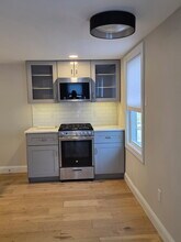 56 Ellington Ave, Unit #3 in Ellington, CT - Foto de edificio - Building Photo