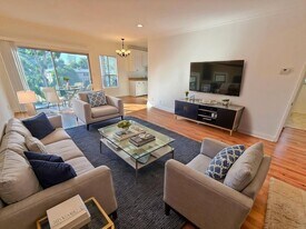 5000 Whitsett Ave in Los Angeles, CA - Building Photo