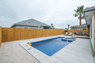 15234 Barataria Dr in Corpus Christi, TX - Foto de edificio - Building Photo