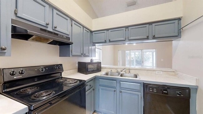 1217 Cressford Pl in Brandon, FL - Building Photo - Building Photo