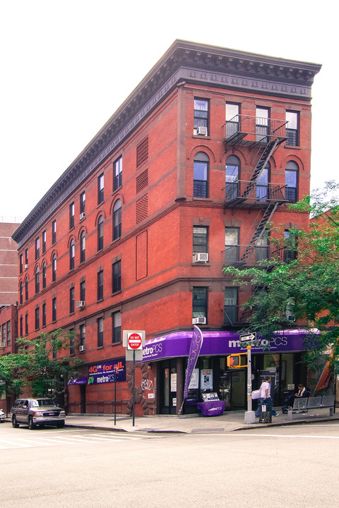 318 Pleasant Ave in New York, NY - Building Photo