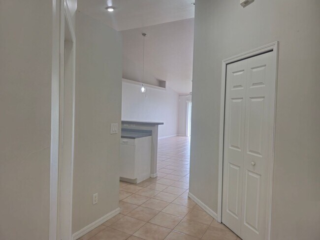 530 NE 24th Ave in Cape Coral, FL - Building Photo - Building Photo