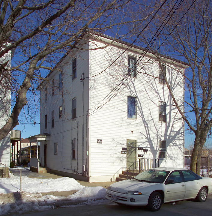 145 Lawrence St in Fall River, MA - Foto de edificio