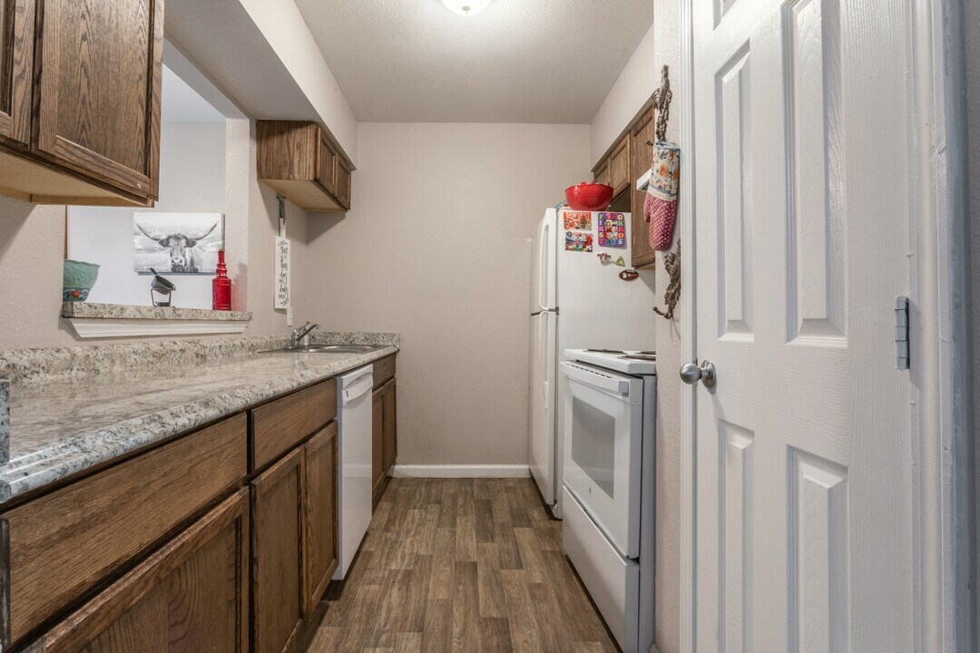 Gladefield Garden Apartments in Bridge City, TX - Foto de edificio
