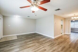 10103 NW 82nd St in Tamarac, FL - Building Photo - Building Photo
