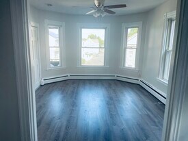 14 Thorndike St, Unit Second Floor in Haverhill, MA - Building Photo