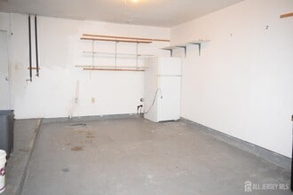 31 Larch St in Carteret, NJ - Building Photo - Building Photo