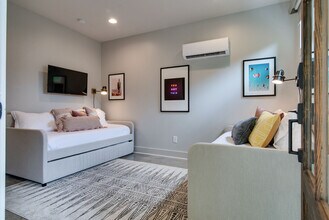 934 Mcferrin Ave in Nashville, TN - Building Photo - Building Photo