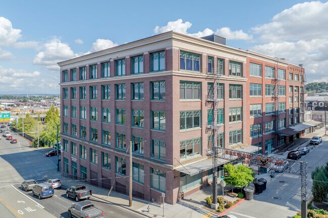 Hunt Mottet Lofts