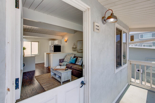 217 35th St in Manhattan Beach, CA - Building Photo - Building Photo