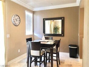 270 E Flamingo Rd, Unit 120 in Las Vegas, NV - Foto de edificio - Building Photo