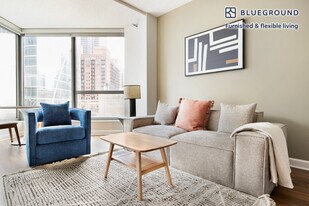 300 N Canal St in Chicago, IL - Building Photo