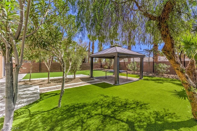 property at 1711 Songlight Ct