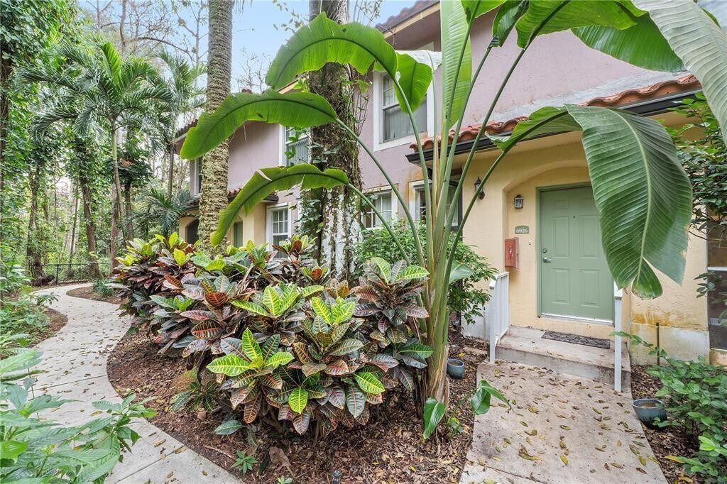 6926 W Sample Rd in Coral Springs, FL - Building Photo