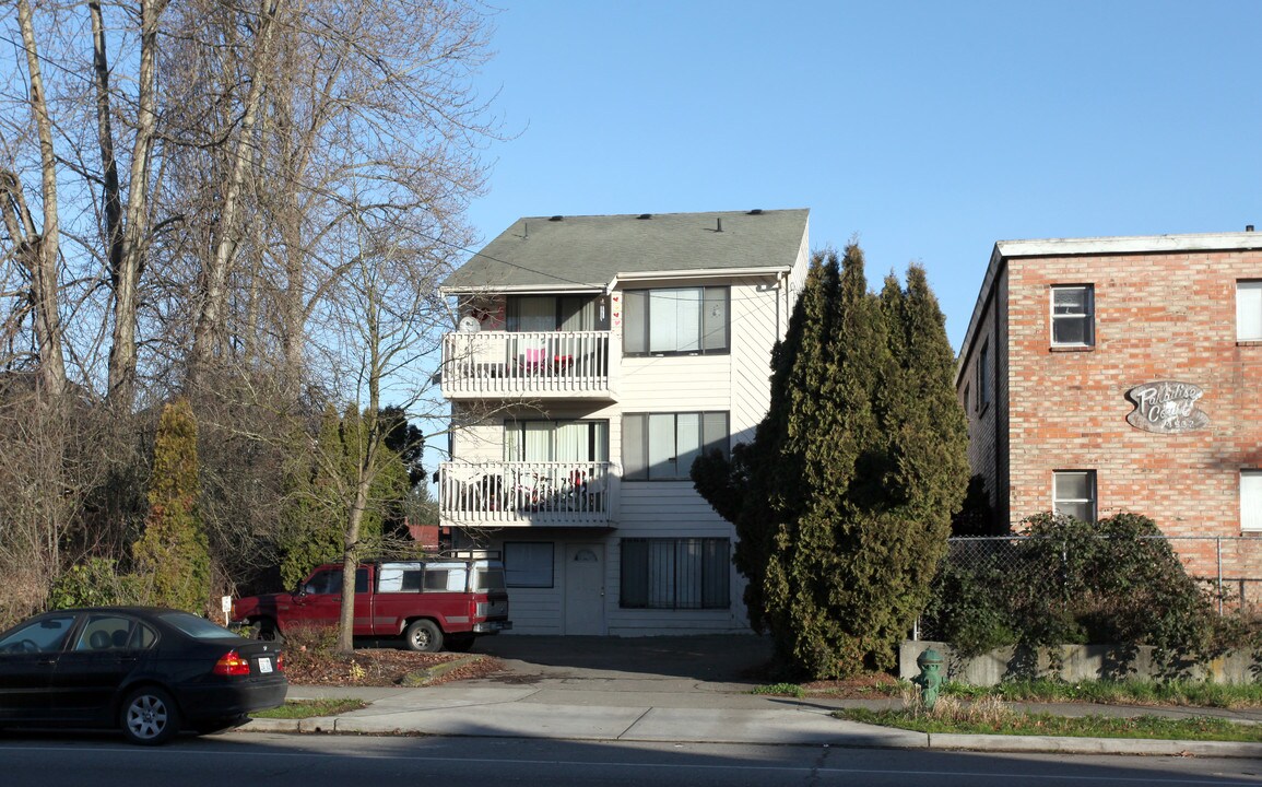 4526 S Henderson St in Seattle, WA - Foto de edificio