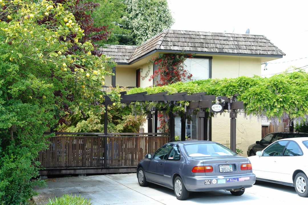 1140 Cornell Ave in Albany, CA - Building Photo