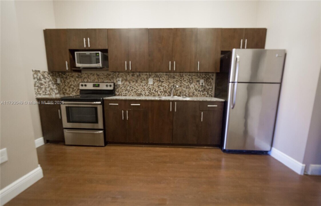 1469 SW 5th St in Miami, FL - Building Photo