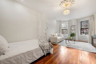 15 Concord Sq, Unit 1A in Boston, MA - Building Photo - Building Photo