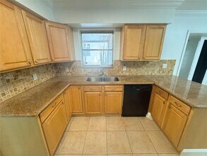 5710 SW 55th St in Miami, FL - Building Photo - Building Photo