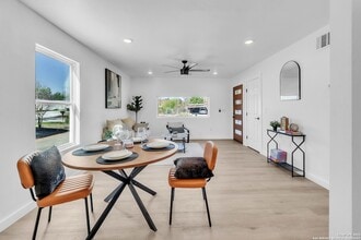 1118 Shadwell Dr in San Antonio, TX - Building Photo - Building Photo