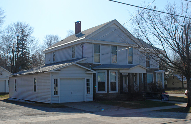 129 Main St in Camden, NY - Foto de edificio - Building Photo