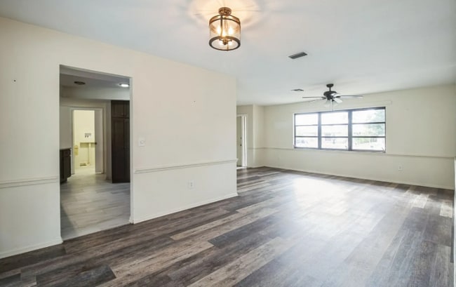 1913 Viscaya Pkwy in Cape Coral, FL - Building Photo - Building Photo