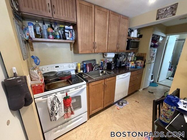 1 Colonial Dr in Arlington, MA - Building Photo - Building Photo