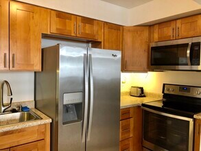 410 Nahua St in Honolulu, HI - Building Photo - Building Photo