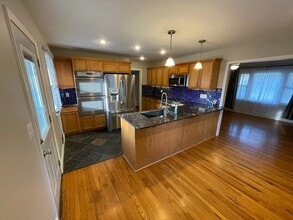 8302 Travis Ln in Overland Park, KS - Building Photo - Building Photo