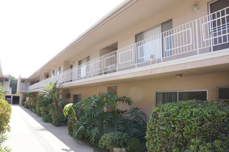 5710 Sultana Ave in Temple City, CA - Foto de edificio - Building Photo