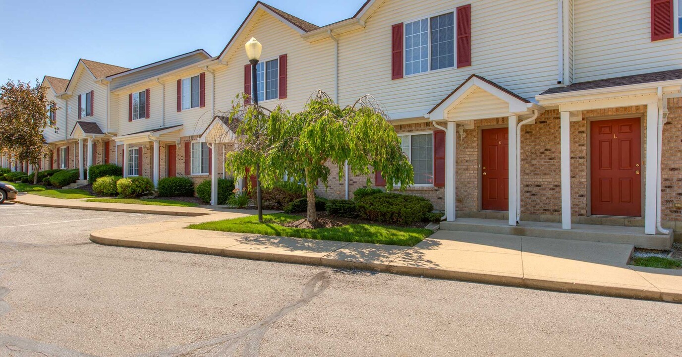 3881 E Barrington Dr, Unit Apartment F in Bloomington, IN - Building Photo