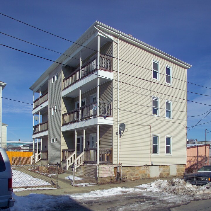 188-194 Nashua St in Fall River, MA - Foto de edificio