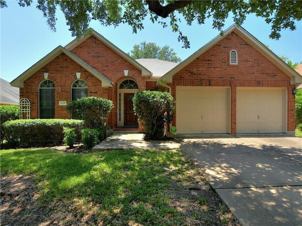 1725 Dapplegrey Ln in Austin, TX - Building Photo