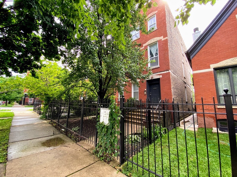 1402 N Bell Ave, Unit 2 in Chicago, IL - Foto de edificio