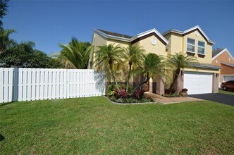 10871 SW 11th Manor in Davie, FL - Foto de edificio - Building Photo