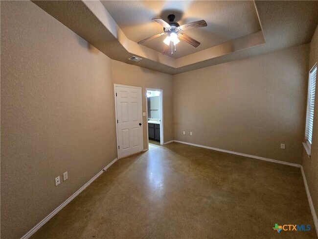 1075 Carolyn Cove