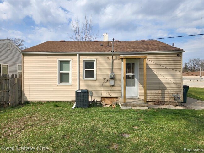 628 E Jarvis Ave in Hazel Park, MI - Building Photo - Building Photo