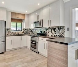 2415 SW 21st Ter in Miami, FL - Building Photo - Building Photo