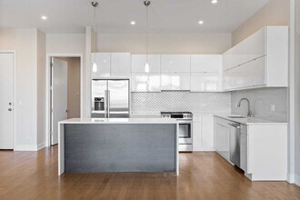 2335 W Chicago Ave in Chicago, IL - Building Photo - Building Photo