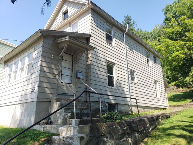 718 W 5th Ave in Warren, PA - Building Photo - Building Photo