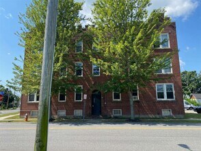 726 E Main St, Unit I in Riverhead, NY - Building Photo - Building Photo