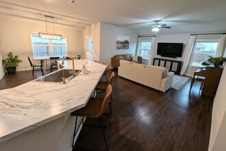 1640 Forest Dr in Centerton, AR - Foto de edificio - Building Photo