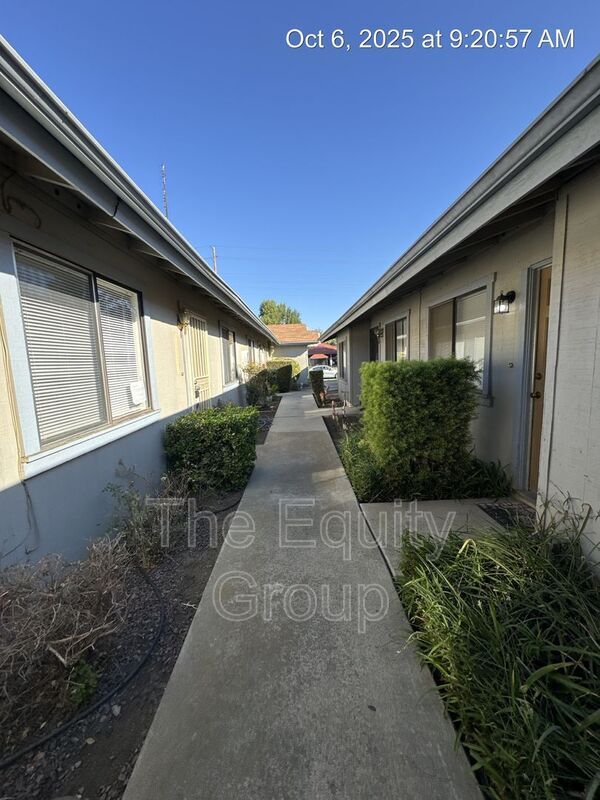 2941 W Caldwell Ave in Visalia, CA - Building Photo - Building Photo