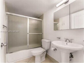 401 NW 72nd Ave-Unit -408-C in Miami, FL - Building Photo - Building Photo