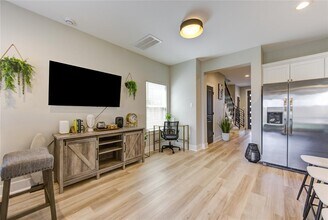 2113 St Charles St in Houston, TX - Foto de edificio - Building Photo