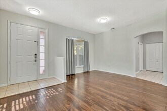 5318 Colony Meadows Ln in Sarasota, FL - Building Photo - Building Photo