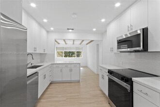 1561 Alcala Ave in Coral Gables, FL - Building Photo - Building Photo