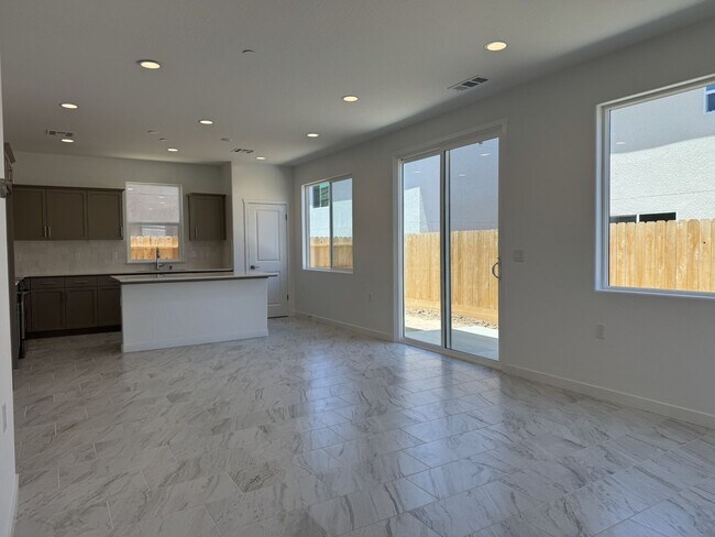 2980 E Escarpa Dr in Madera, CA - Building Photo - Building Photo