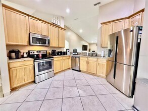 6937 Minaxi Dr in Lakeland, FL - Building Photo - Building Photo