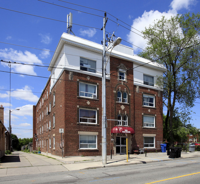 250 Oakwood Ave in Toronto, ON - Building Photo - Primary Photo